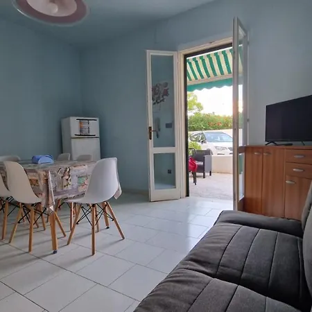Holiday home Villetta In Baia Verde