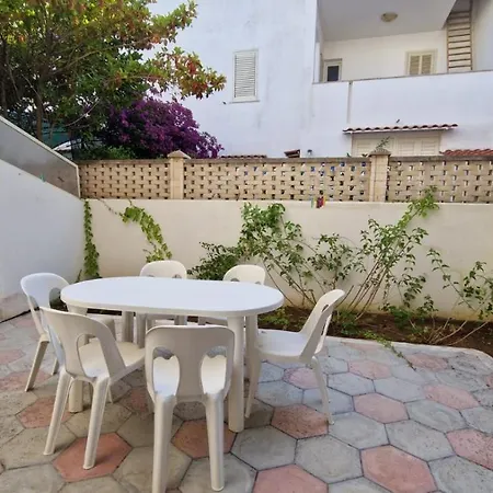 Holiday home Villetta In Baia Verde